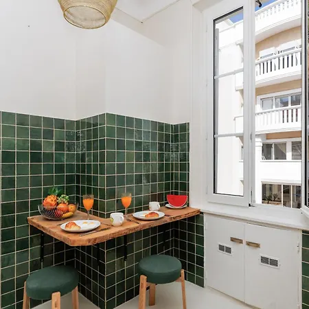 Yello Yourhosthelper * 戛纳