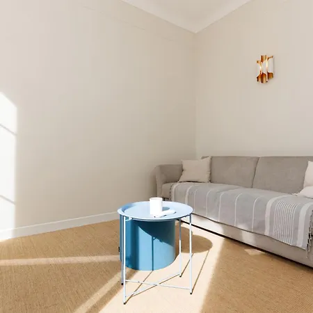 Yello Yourhosthelper