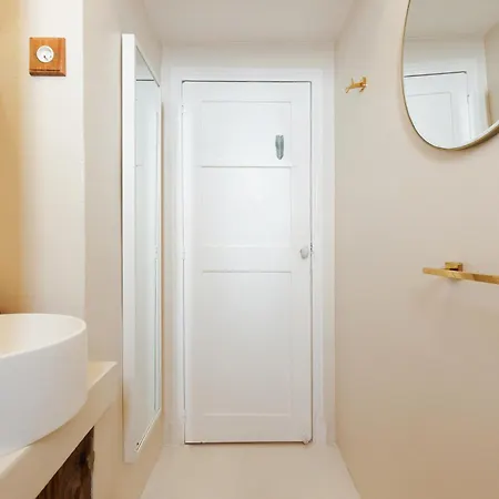 Yello Yourhosthelper *