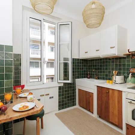 Yello Yourhosthelper * Cannes