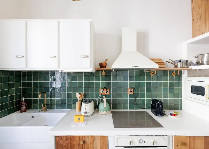 Yello Yourhosthelper Cannes