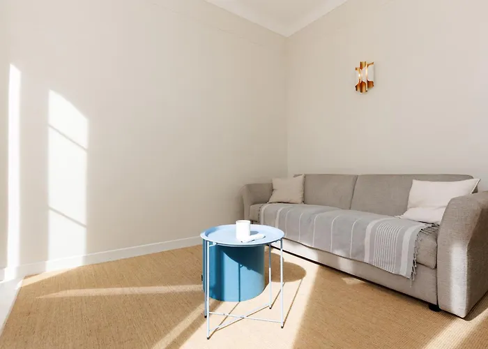 Yello Yourhosthelper