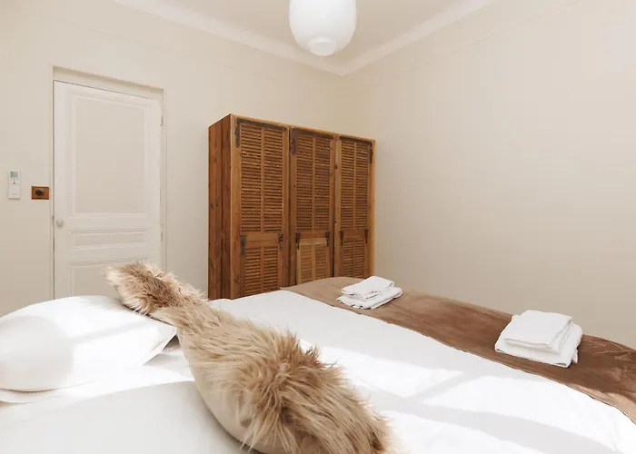 Yello Yourhosthelper Cannes