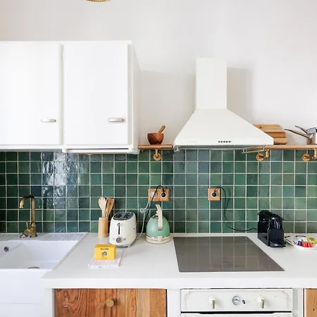 Yello Yourhosthelper Κάννες