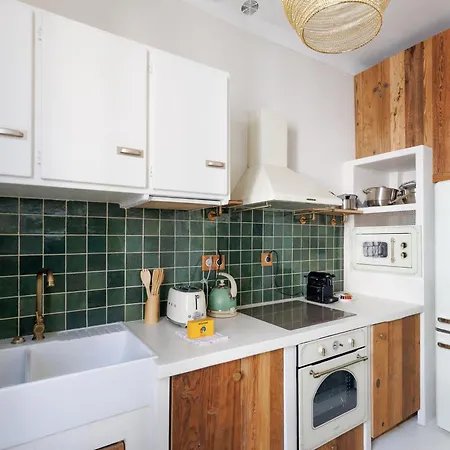 Yello Yourhosthelper *