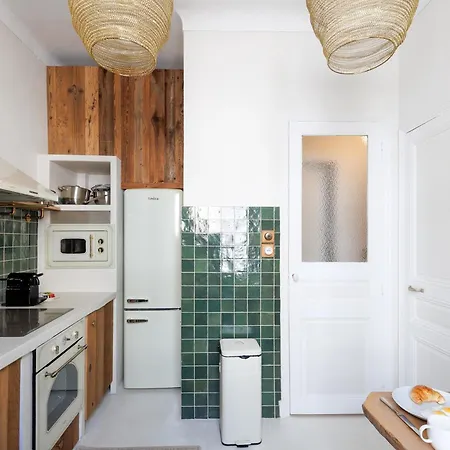 Yello Yourhosthelper Apartment